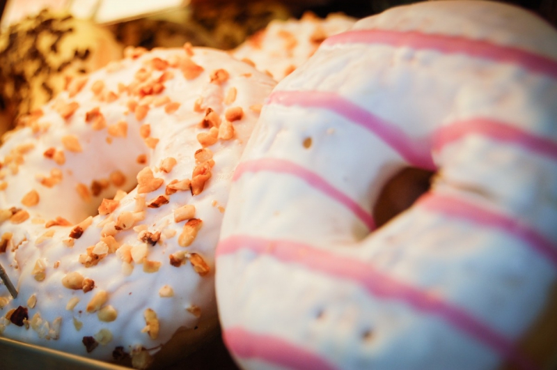 patisserie-BRIGNOLES-min_donuts_sweets_pastries_pastry_shop_cake_cakes_bakery_eating-987656